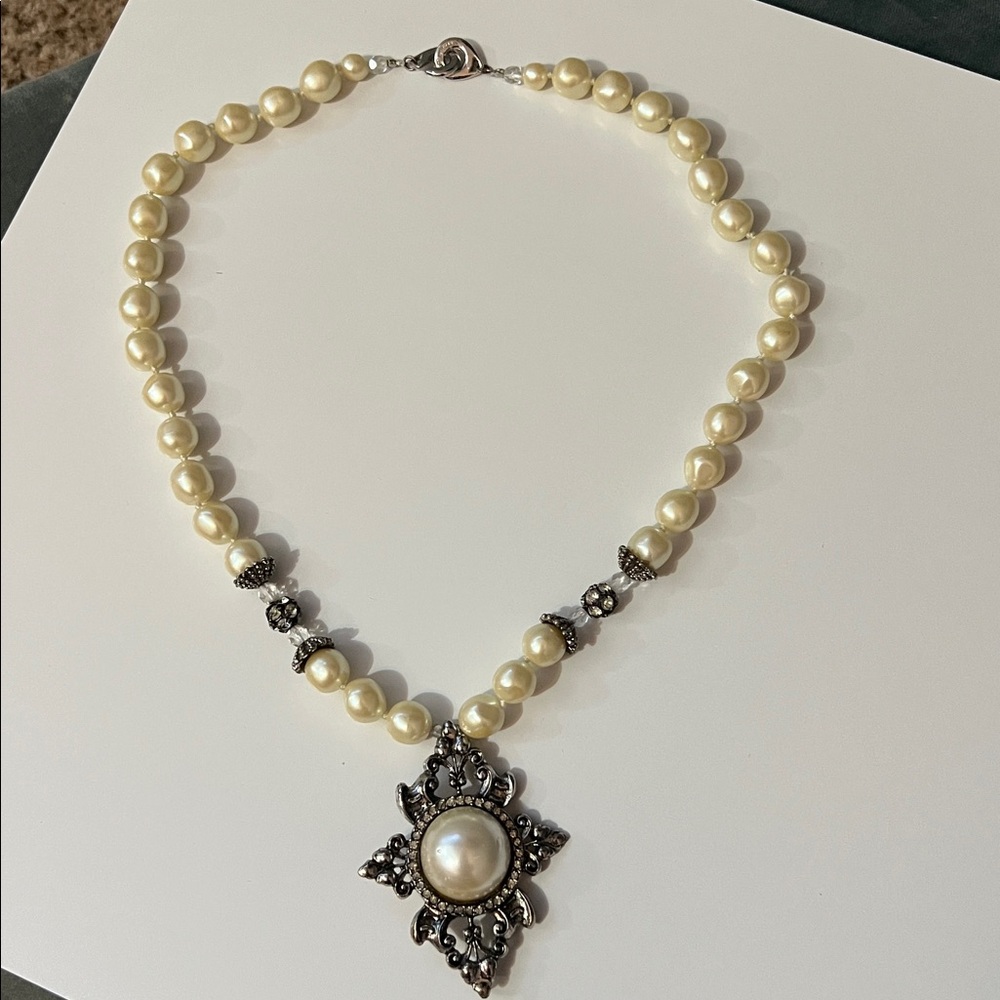 Les Bernard Vintage Faux Pearl Maltese Cross Pendant Necklace Silver Tone 28in
